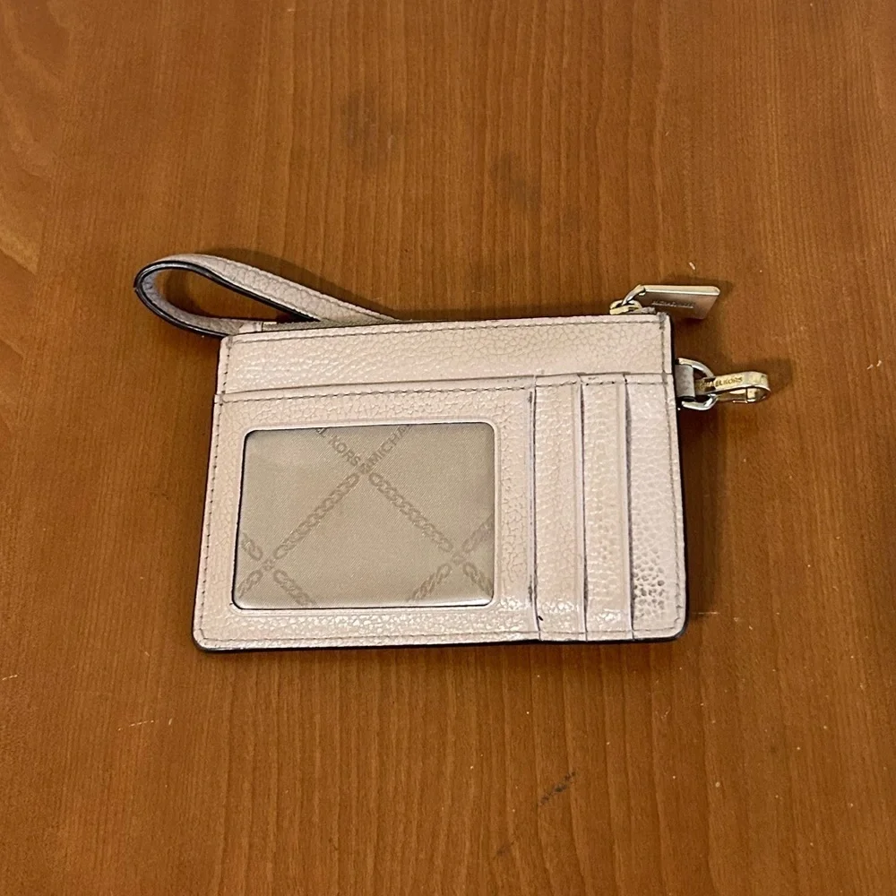 Michael Kors Soft Pink Leather Coin Purse Card Slot Wristlet ZipUp Wallet Travel